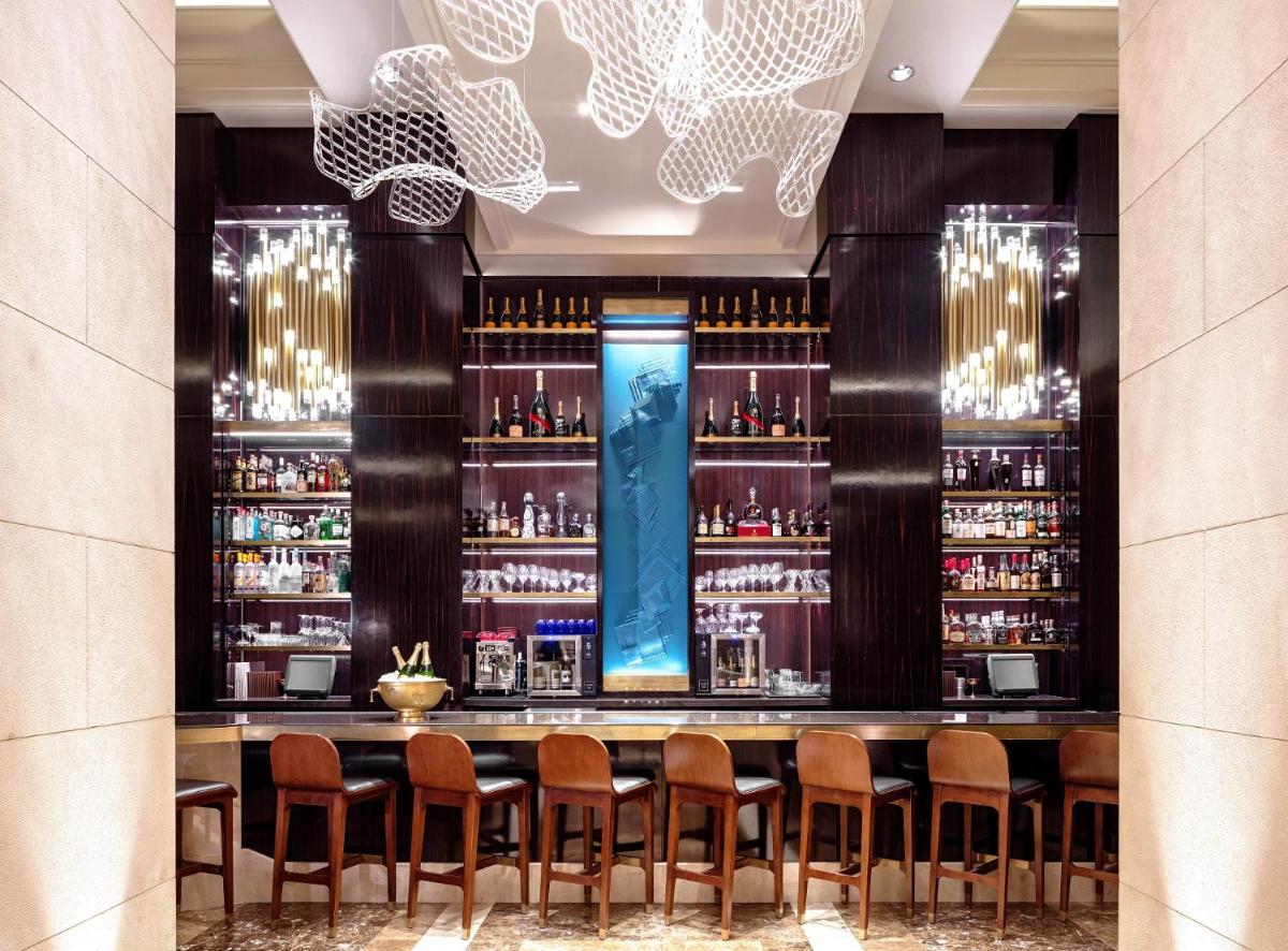 Hotel Crescent Court - image 3
