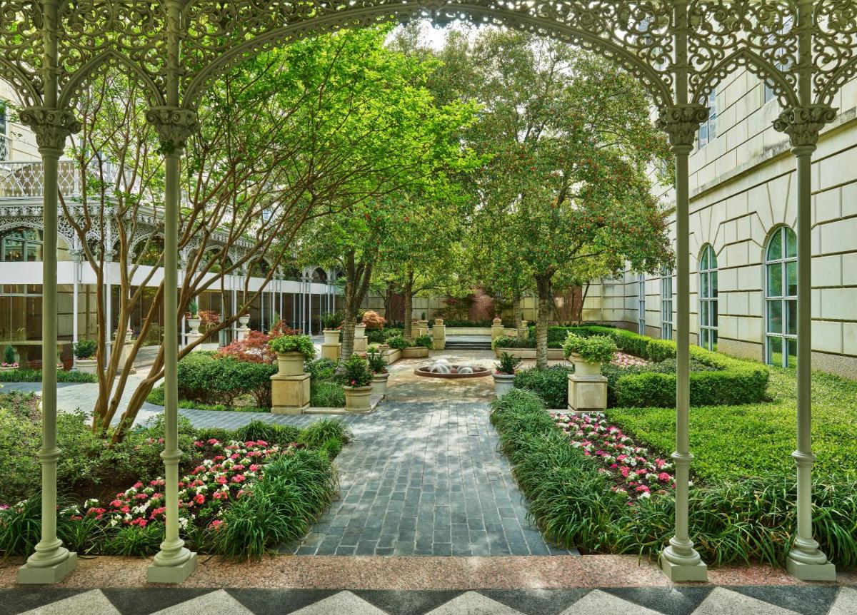 Hotel Crescent Court - image 7