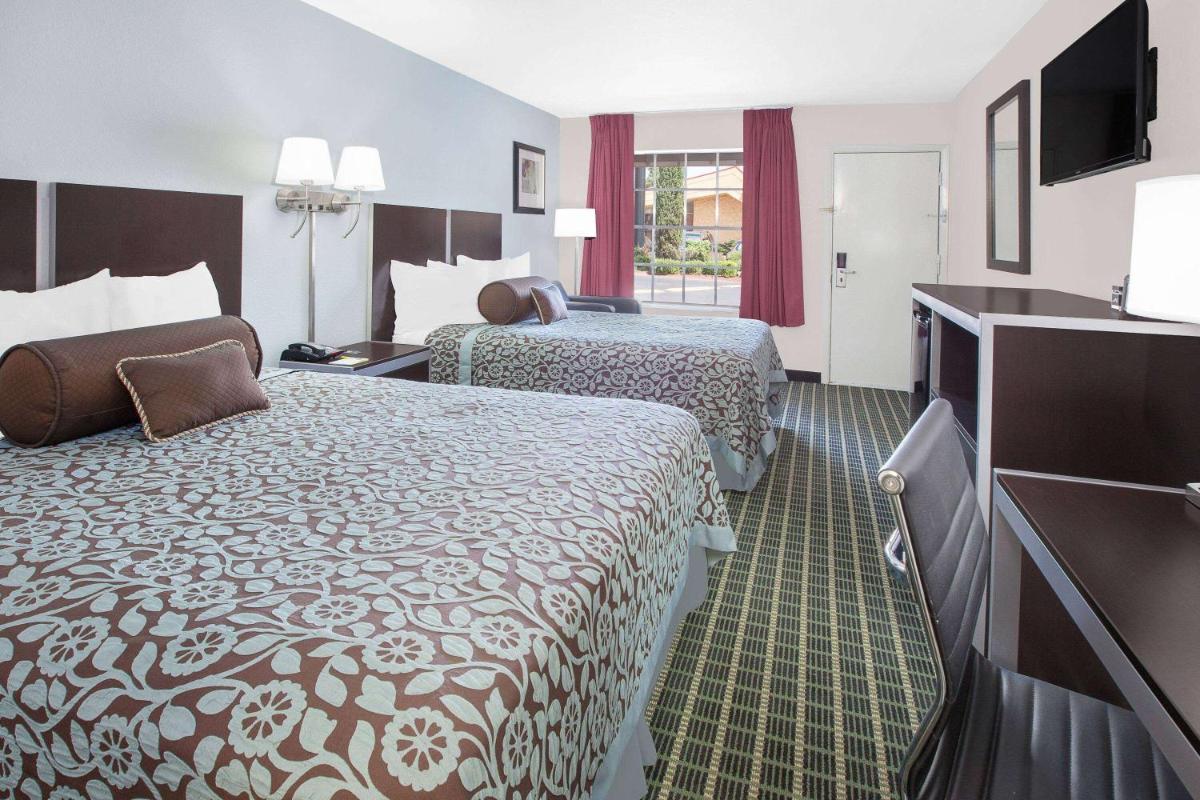 Days Inn by Wyndham Market Center Dallas Love Field - image 5