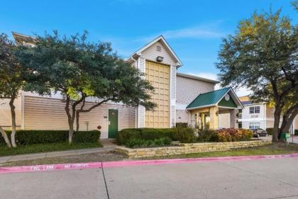 HomeTowne Studios by Red Roof Dallas - North Addison - Tollway - image 18
