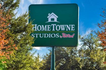 HomeTowne Studios by Red Roof Dallas - North Addison - Tollway - image 12