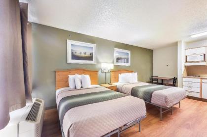 HomeTowne Studios by Red Roof Dallas - North Addison - Tollway - image 13