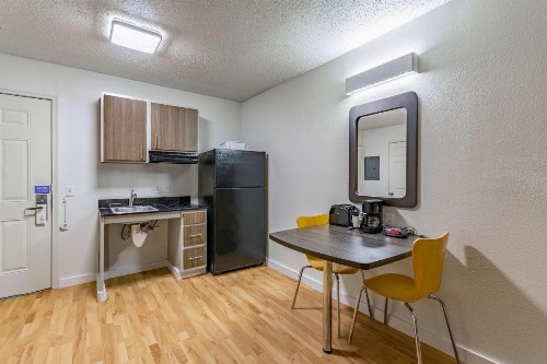 Studio 6-Dallas TX - image 10