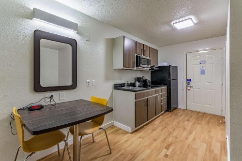 Studio 6-Dallas TX - image 6