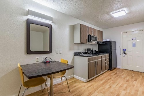 Studio 6-Dallas TX - image 8