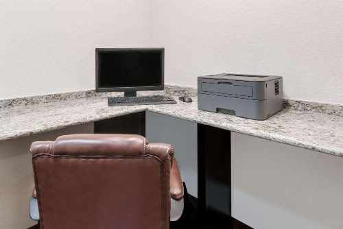 Days Inn & Suites by Wyndham Dallas - image 17