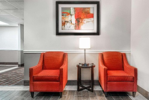Days Inn & Suites by Wyndham Dallas - image 4