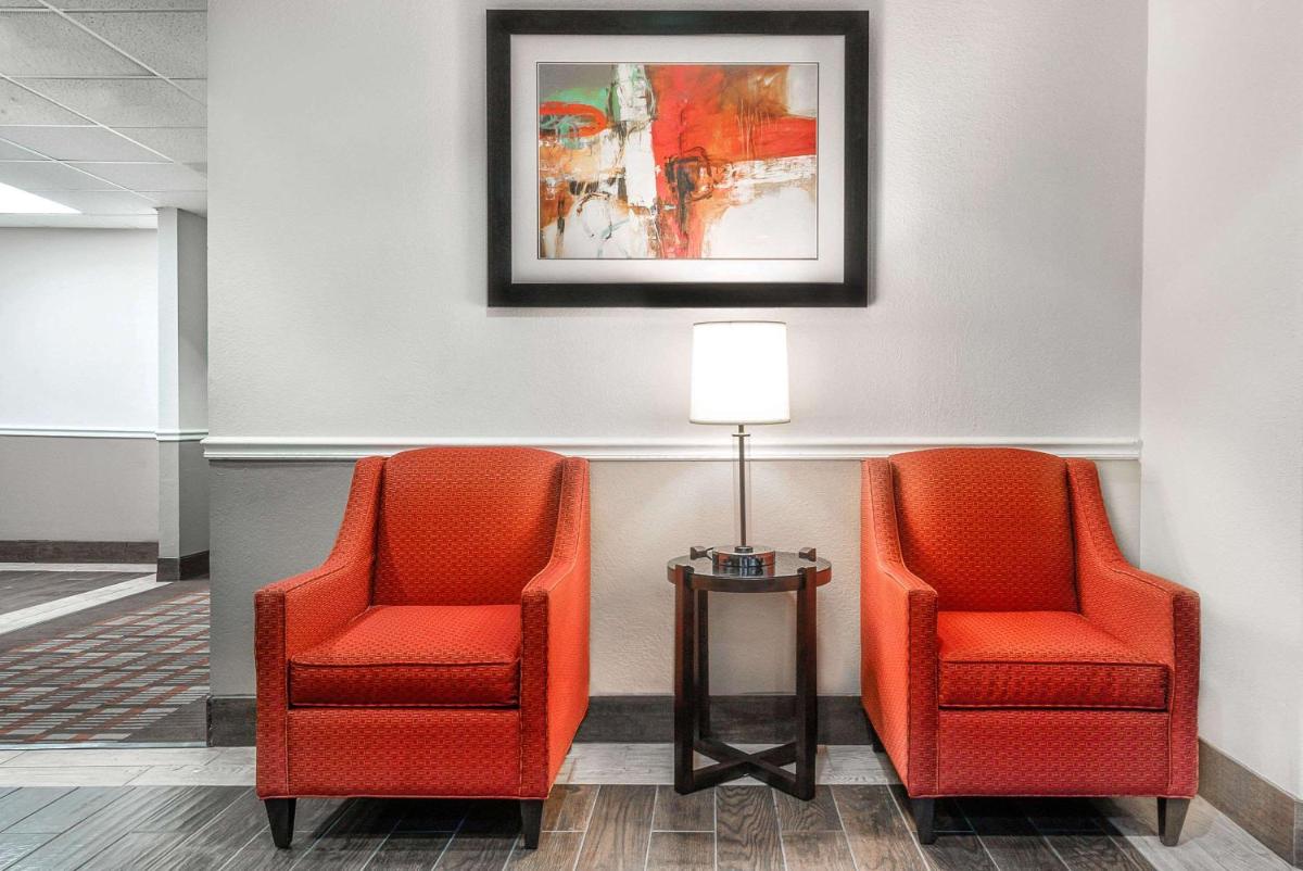 Days Inn & Suites by Wyndham Dallas - image 4