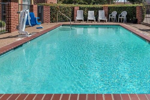 Days Inn & Suites by Wyndham Dallas - image 6