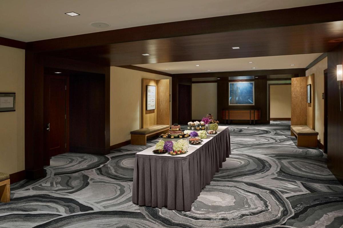 The Highland Dallas Curio Collection by Hilton - image 4
