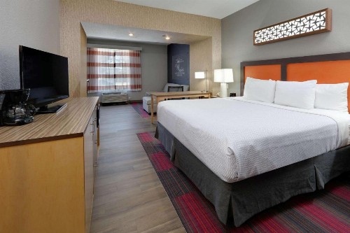 La Quinta by Wyndham Dallas Love Field - image 16