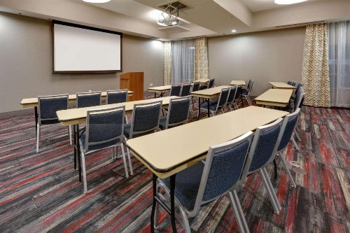 La Quinta by Wyndham Dallas Love Field - image 2