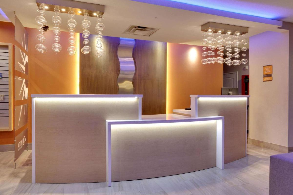 La Quinta by Wyndham Dallas Love Field - image 5