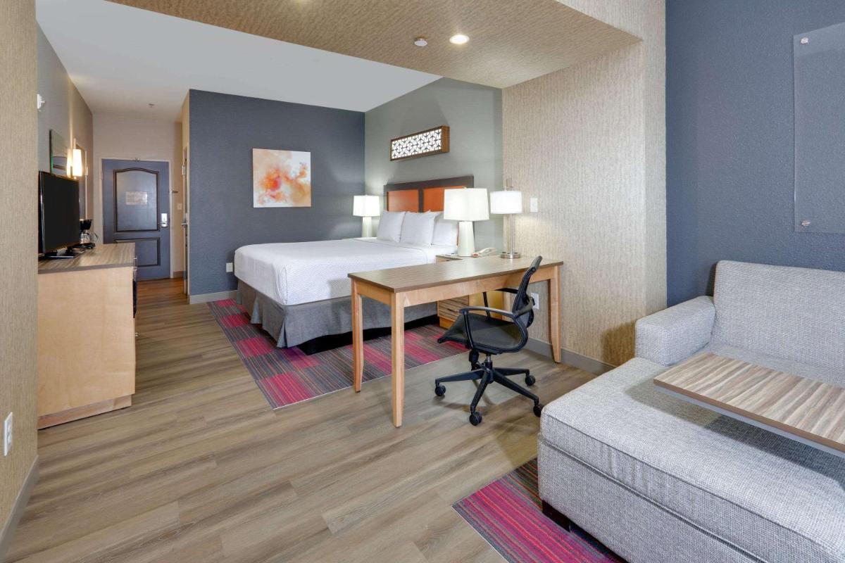 La Quinta by Wyndham Dallas Love Field - image 6