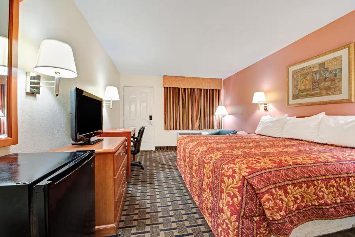 Days Inn by Wyndham Dallas South - main image