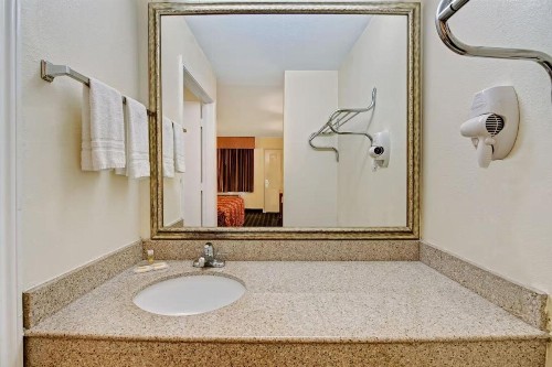 Days Inn by Wyndham Dallas South - image 13