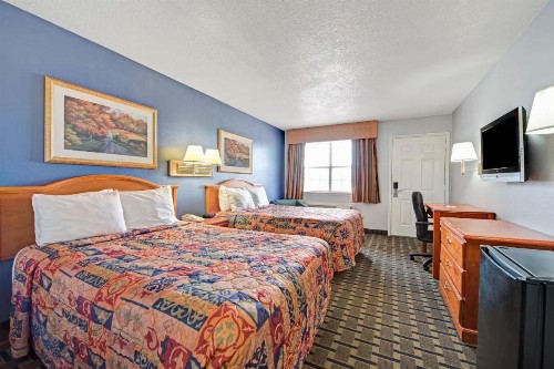 Days Inn by Wyndham Dallas South - image 2