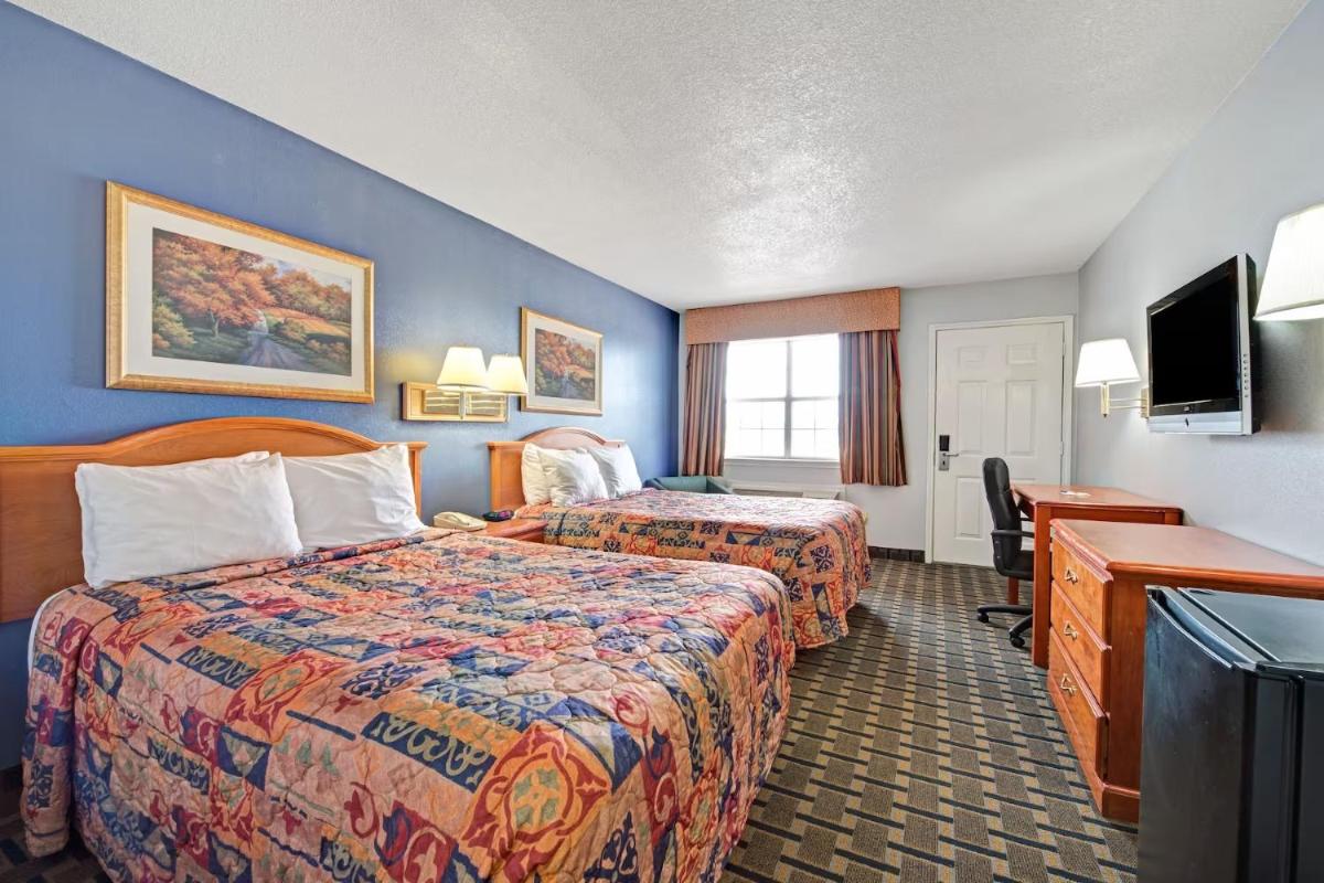 Days Inn by Wyndham Dallas South - image 2