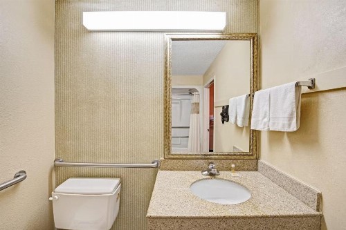 Days Inn by Wyndham Dallas South - image 9