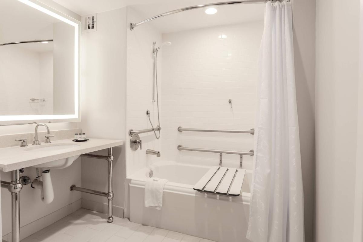 Sheraton Suites Market Center Dallas - image 3