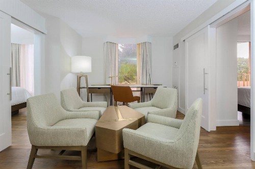 Sheraton Suites Market Center Dallas - image 38