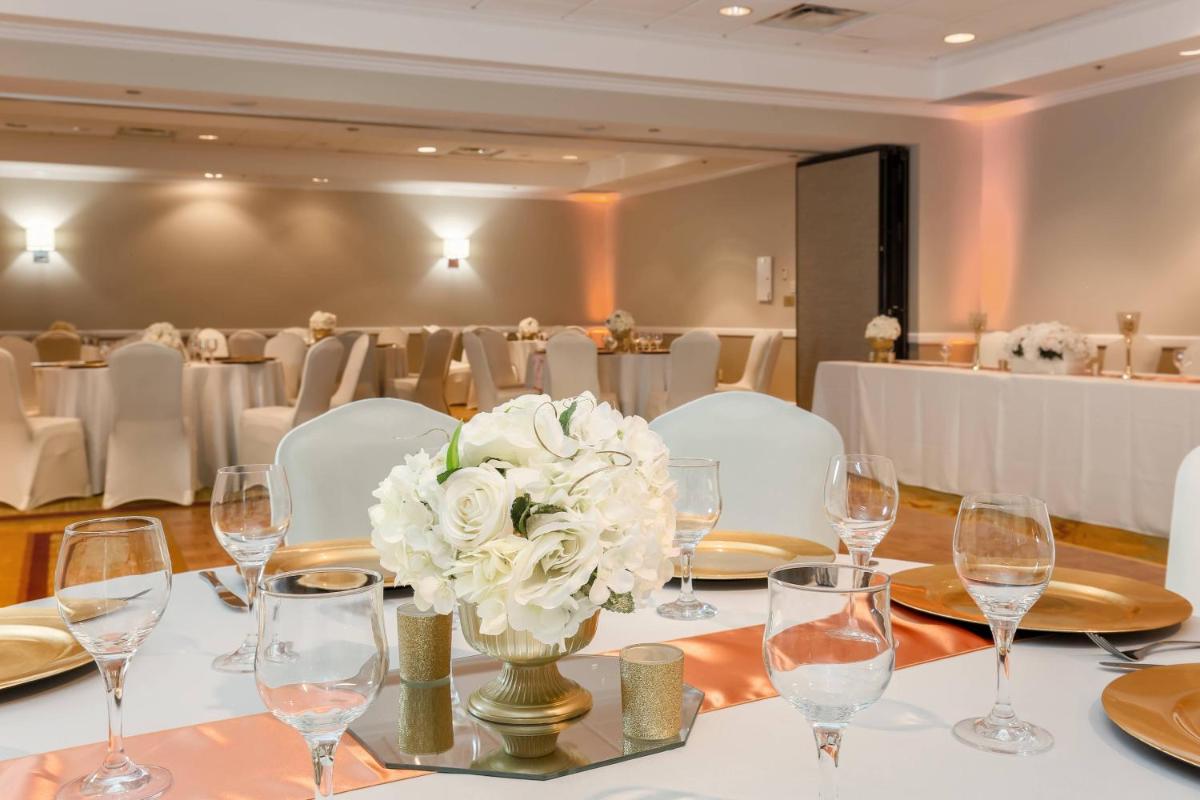 Sheraton Suites Market Center Dallas - image 4