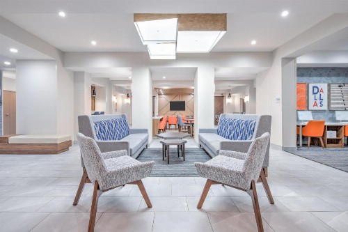 Holiday Inn Express Hotel & Suites Dallas West an IHG Hotel - image 1