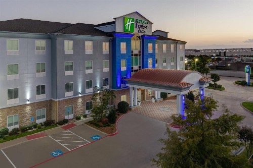 Holiday Inn Express Hotel & Suites Dallas West an IHG Hotel - image 29