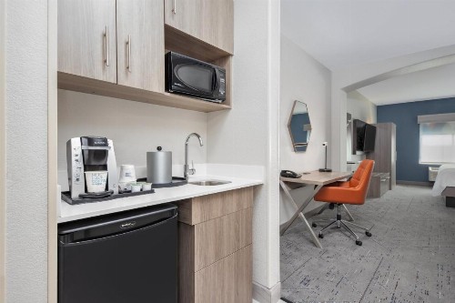 Holiday Inn Express Hotel & Suites Dallas West an IHG Hotel - image 4