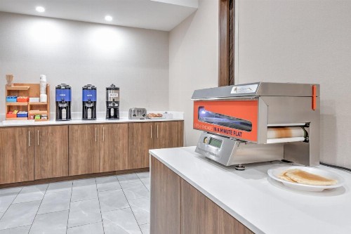 Holiday Inn Express Hotel & Suites Dallas West an IHG Hotel - image 9
