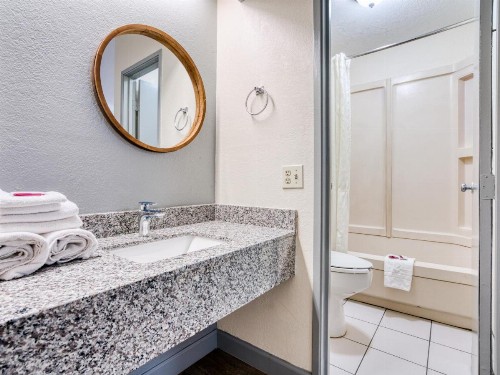 Dallas Love Field Inn - image 19