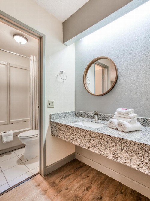 Dallas Love Field Inn - image 24