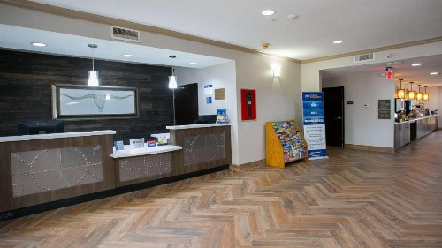 Best Western Plus Addison/Dallas Hotel - image 11
