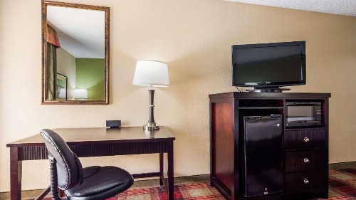 Best Western Plus Addison/Dallas Hotel - image 22