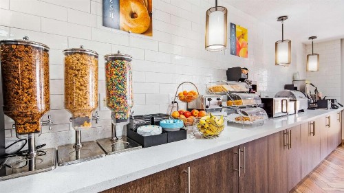 Best Western Plus Addison/Dallas Hotel - image 4
