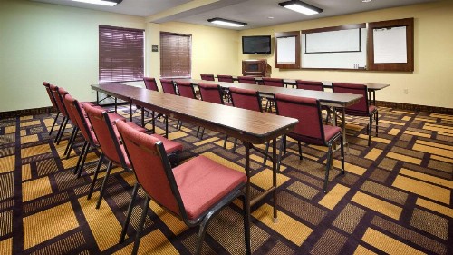 Best Western Plus Addison/Dallas Hotel - image 7
