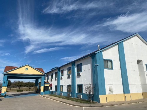 Tropicana Inn and Suites - image 13