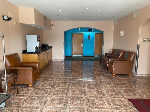 Tropicana Inn and Suites - image 14