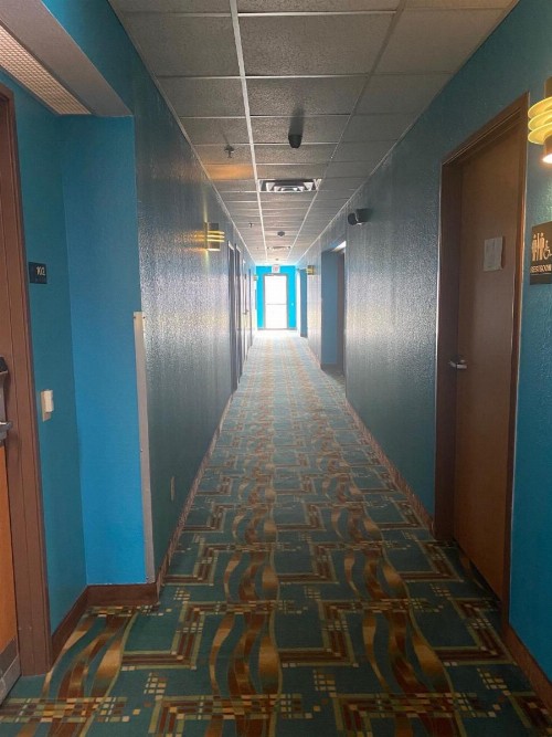 Tropicana Inn and Suites - image 16