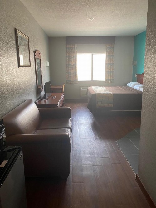 Tropicana Inn and Suites - image 18