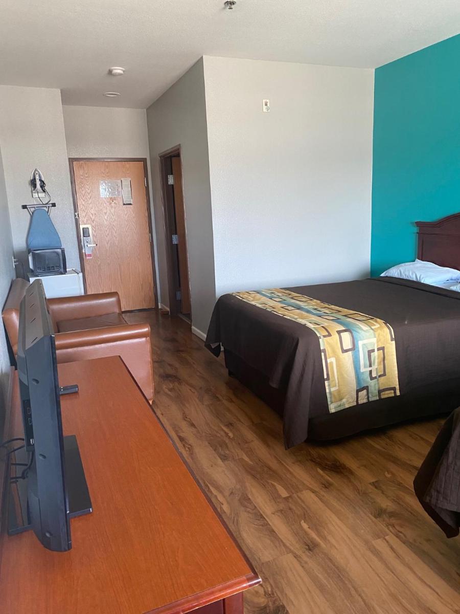 Tropicana Inn and Suites - image 2