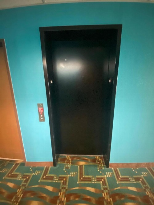 Tropicana Inn and Suites - image 28
