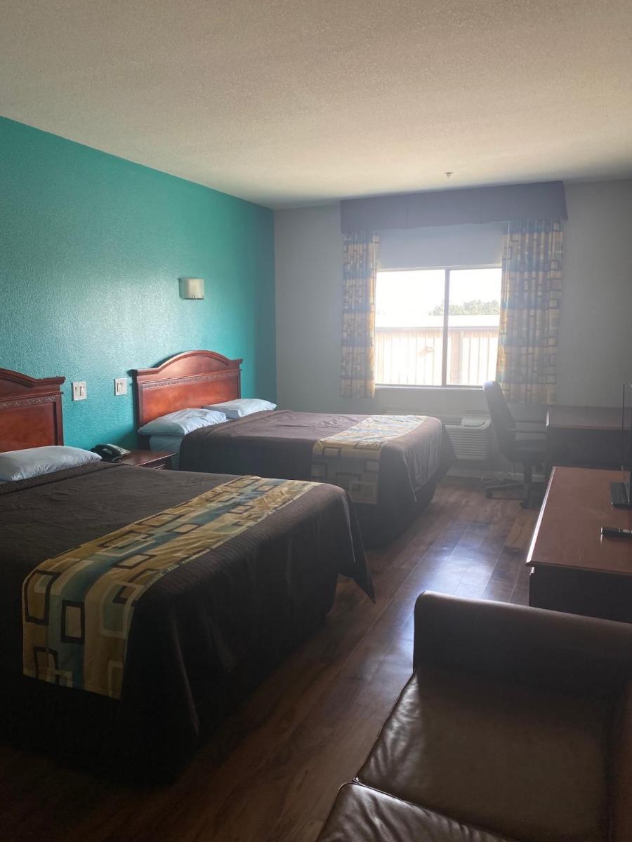 Tropicana Inn and Suites - image 3