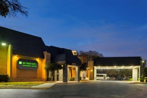 Wyndham Garden Dallas North - image 1