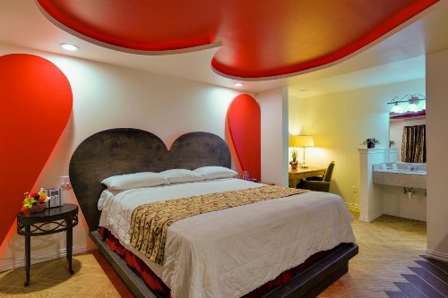 Romantic Inn & Suites - image 14