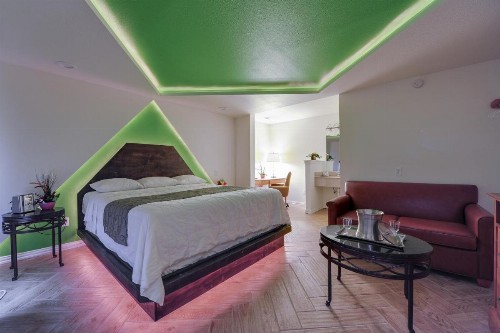 Romantic Inn & Suites - image 19