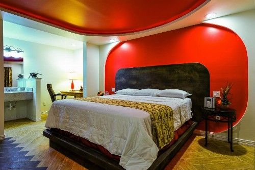 Romantic Inn & Suites - image 26