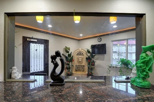 Romantic Inn & Suites - image 30