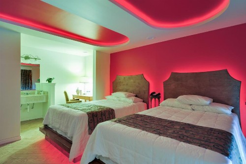 Romantic Inn & Suites - image 6