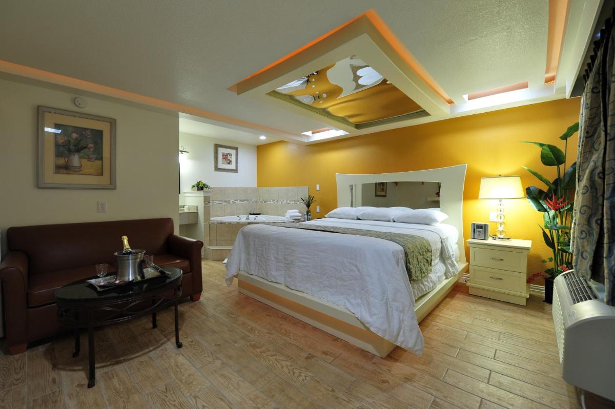 Romantic Inn & Suites - image 7